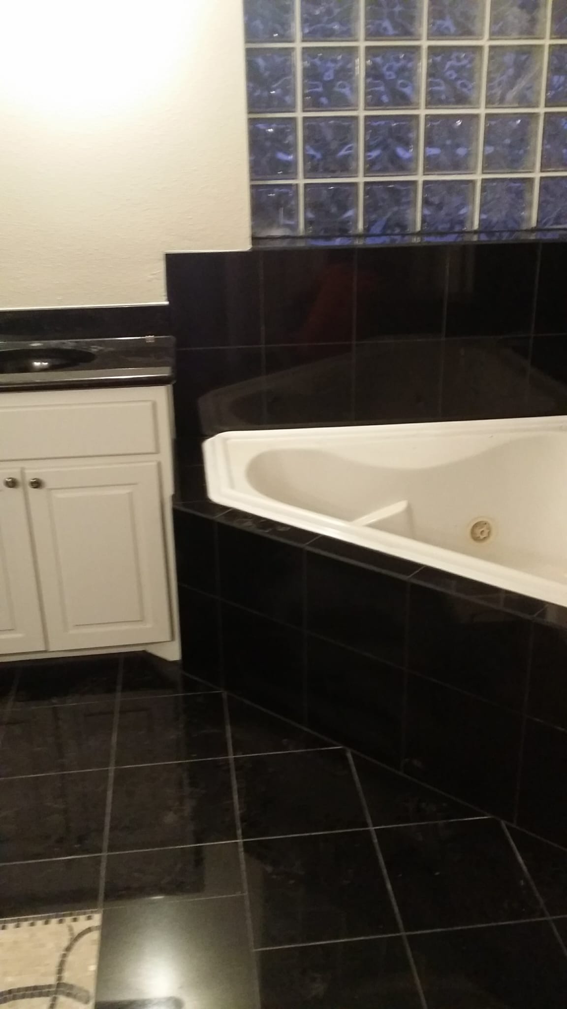 Tub surround
